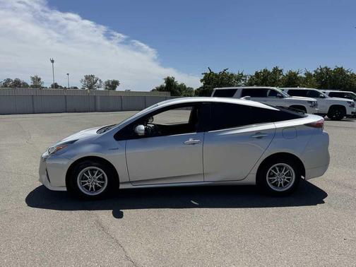 Classic Silver Metallic 2017 Toyota Prius Two