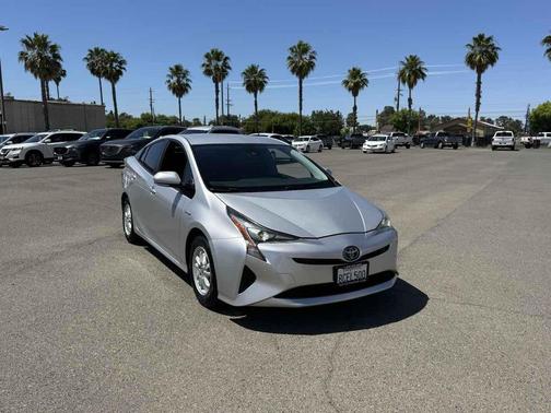 Classic Silver Metallic 2017 Toyota Prius Two