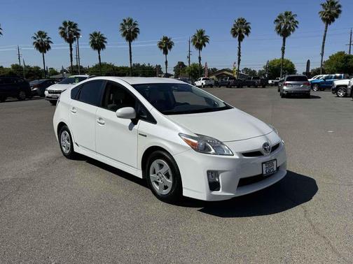 Blizzard Pearl 2011 Toyota Prius III