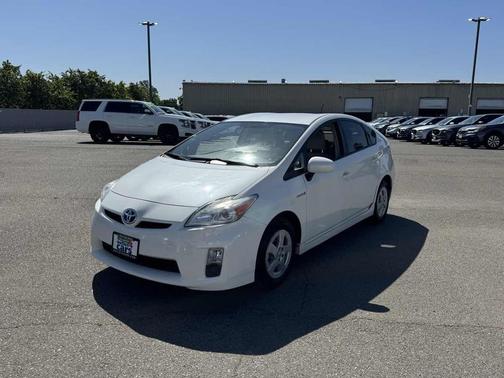 Blizzard Pearl 2011 Toyota Prius III
