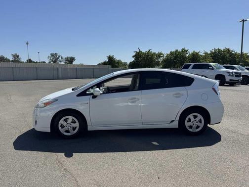 Blizzard Pearl 2011 Toyota Prius III