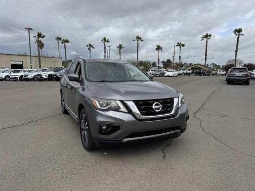 2020 Nissan Pathfinder Platinum 2WD