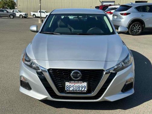 Photo 3 of 42 of 2020 Nissan Altima 2.5 S