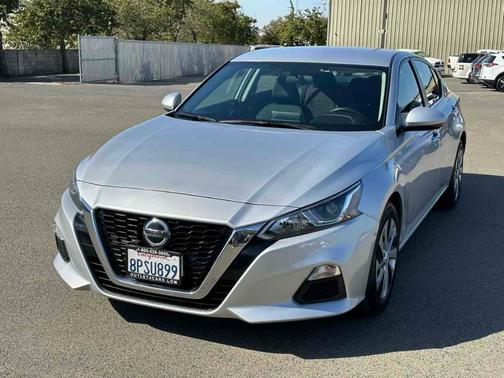 Photo 4 of 42 of 2020 Nissan Altima 2.5 S