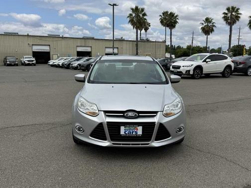 Ingot Silver Metallic 2012 Ford Focus SE