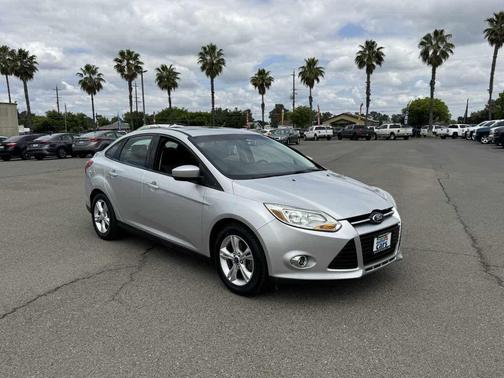 Ingot Silver Metallic 2012 Ford Focus SE