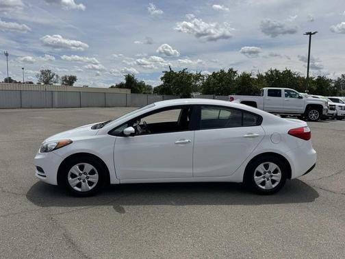 Clear White 2016 Kia Forte LX
