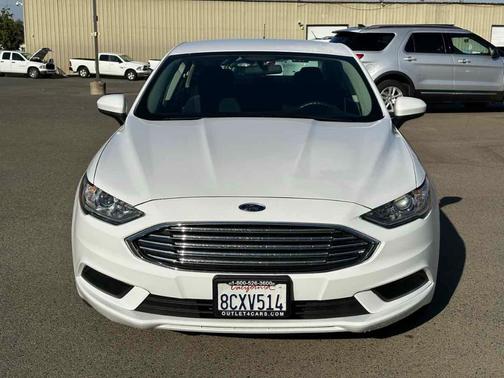 Photo 4 of 43 of 2018 Ford Fusion SE