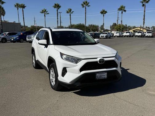 Super White 2019 Toyota RAV4 XLE