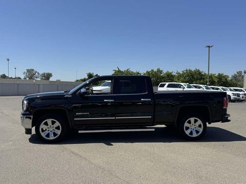 Onyx Black 2017 GMC Sierra 1500 SLT