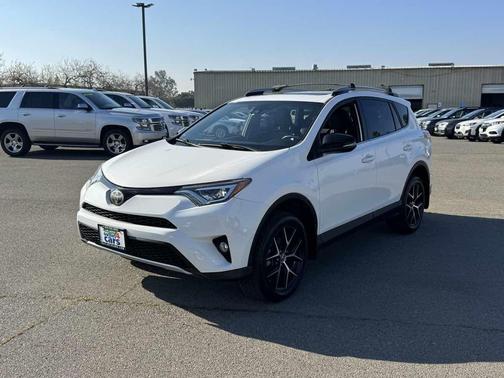 2017 Toyota RAV4 SE