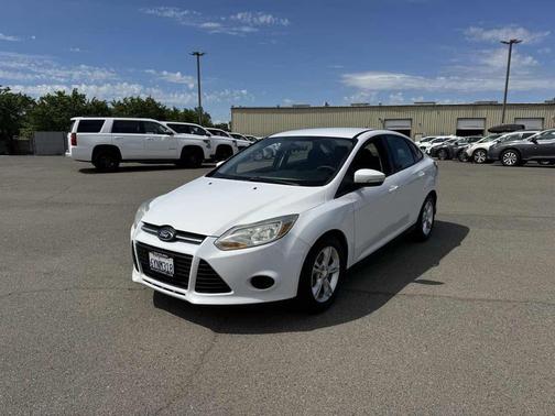 Oxford White 2013 Ford Focus SE