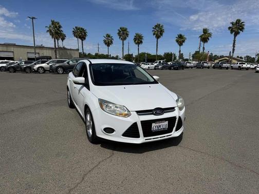 Oxford White 2013 Ford Focus SE