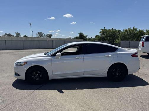White Platinum Metallic Tri-Coat 2016 Ford Fusion SE