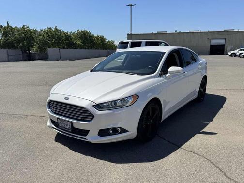 White Platinum Metallic Tri-Coat 2016 Ford Fusion SE