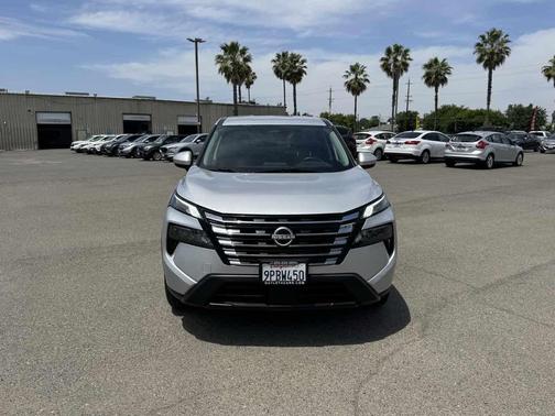 Brilliant Silver Metallic 2025 Nissan Rogue SV