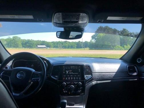 Photo 2 of 48 of 2019 Jeep Grand Cherokee Altitude