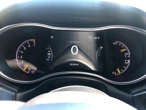 Photo 4 of 48 of 2019 Jeep Grand Cherokee Altitude