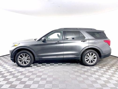 Photo 4 of 30 of 2020 Ford Explorer XLT
