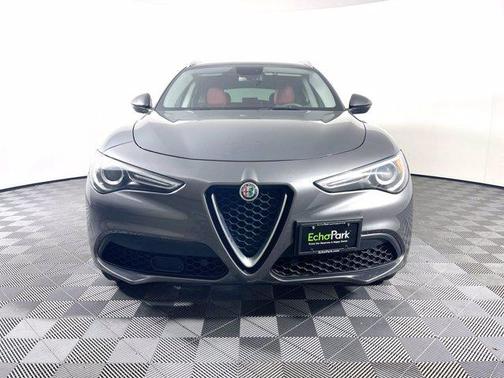 Photo 2 of 31 of 2018 Alfa Romeo Stelvio Ti