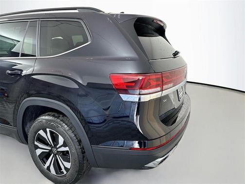 Deep Black Pearl Effect 2026 Volkswagen Atlas 2.0T SE