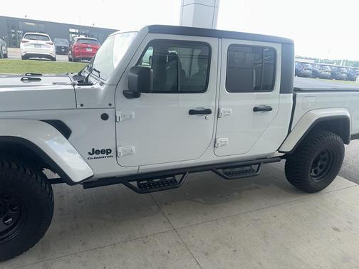 2022 Jeep Gladiator Sport