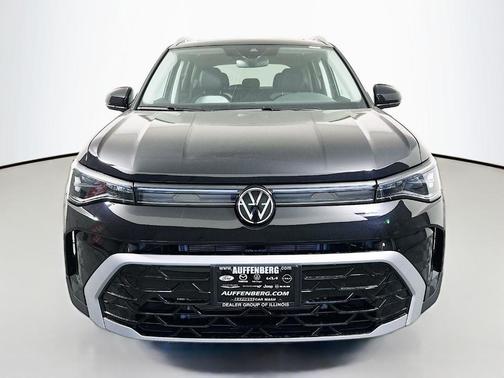 Deep Black Pearl Effect 2026 Volkswagen Taos 1.5T SEL