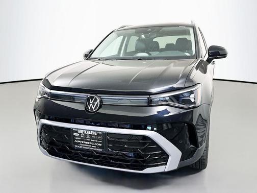 Deep Black Pearl Effect 2026 Volkswagen Taos 1.5T SEL