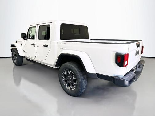 Bright White Clearcoat 2026 Jeep Gladiator Sport
