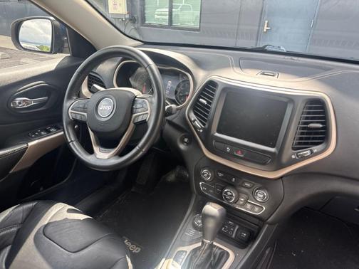 Patriot Blue Pearlcoat 2018 Jeep Cherokee Limited