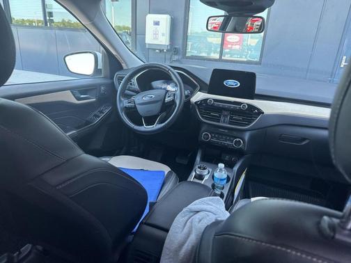 Oxford White 2021 Ford Escape Titanium Hybrid