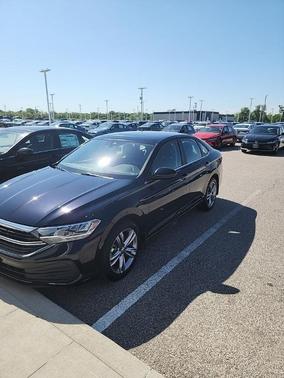 Deep Black Pearl Effect 2023 Volkswagen Jetta 1.5T SE