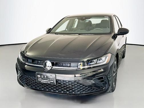 Deep Black Pearl Effect 2026 Volkswagen Jetta 1.5T Sport