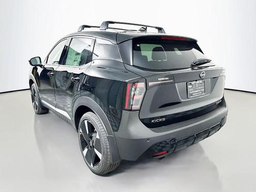 Super Black 2026 Nissan Kicks SR