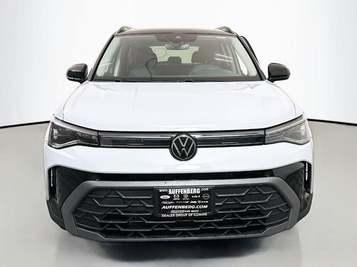 Monument Gray W/Deep Black Roof 2026 Volkswagen Taos 1.5T SE Black