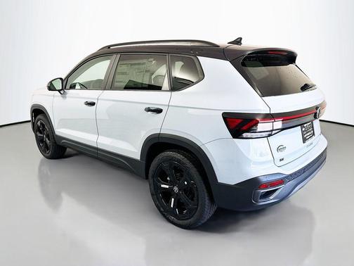 Monument Gray W/Deep Black Roof 2026 Volkswagen Taos 1.5T SE Black