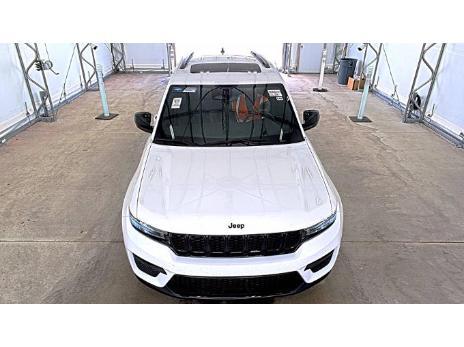 Bright White Clearcoat 2023 Jeep Grand Cherokee Altitude
