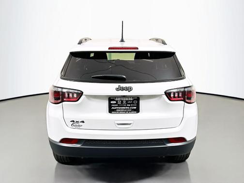 Bright White Clearcoat 2026 Jeep Compass Latitude