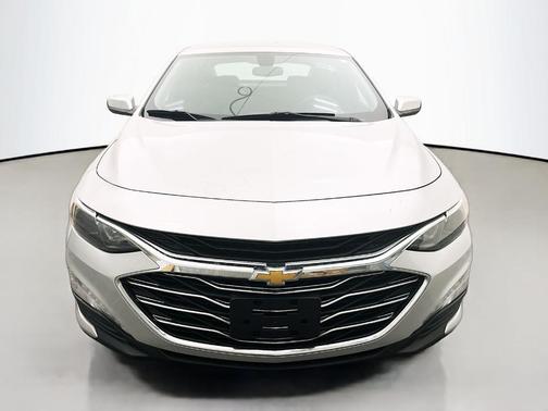 Silver Ice Metallic 2020 Chevrolet Malibu LT