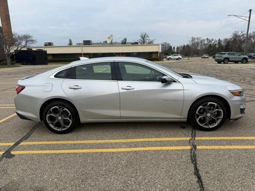 Silver Ice Metallic 2020 Chevrolet Malibu LT