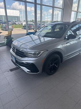 2023 Volkswagen Tiguan 2.0T SE R-Line Black