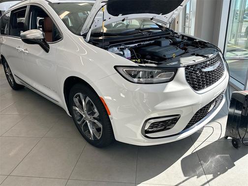 2026 Chrysler Pacifica Pinnacle