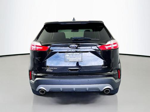 Agate Black Metallic 2022 Ford Edge Titanium