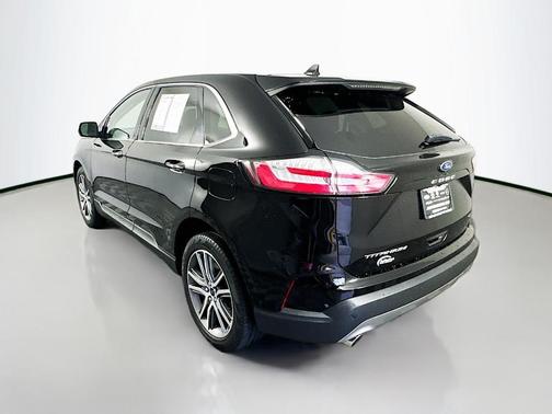 Agate Black Metallic 2022 Ford Edge Titanium