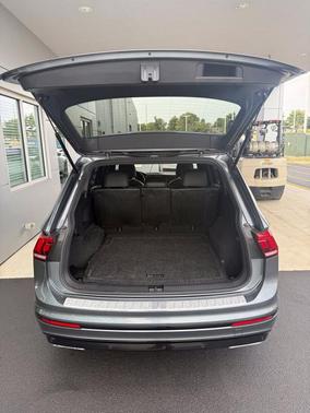 Platinum Gray Metallic 2021 Volkswagen Tiguan 2.0T SE R-Line Black