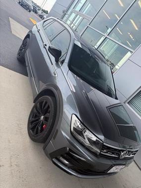 Platinum Gray Metallic 2021 Volkswagen Tiguan 2.0T SE R-Line Black