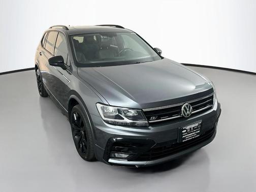 Platinum Gray Metallic 2021 Volkswagen Tiguan 2.0T SE R-Line Black