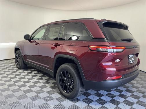 2025 Jeep Grand Cherokee Laredo