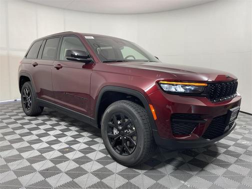 2025 Jeep Grand Cherokee Laredo