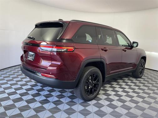 2025 Jeep Grand Cherokee Laredo